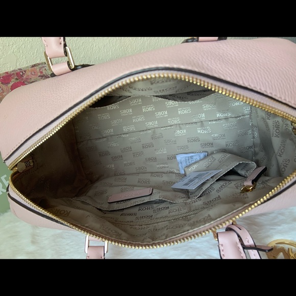 MK satchel - Picture 4 of 8